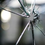 割れ窓理論とは?小さな改善の積み重ねが地域の防犯を高める!